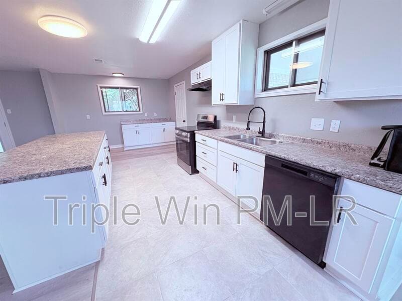 Cabot House: 8475 John Harden Drive