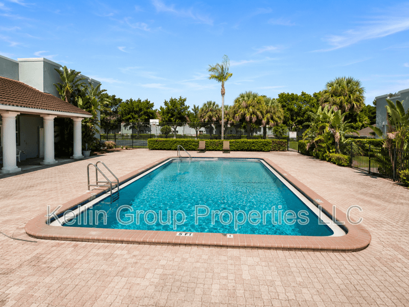 Tampa Townhome: 2862 Somerset Park Dr