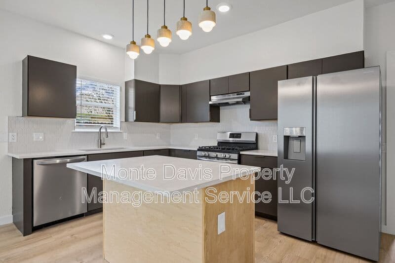 Austin Condo: 1802 Springdale Rd