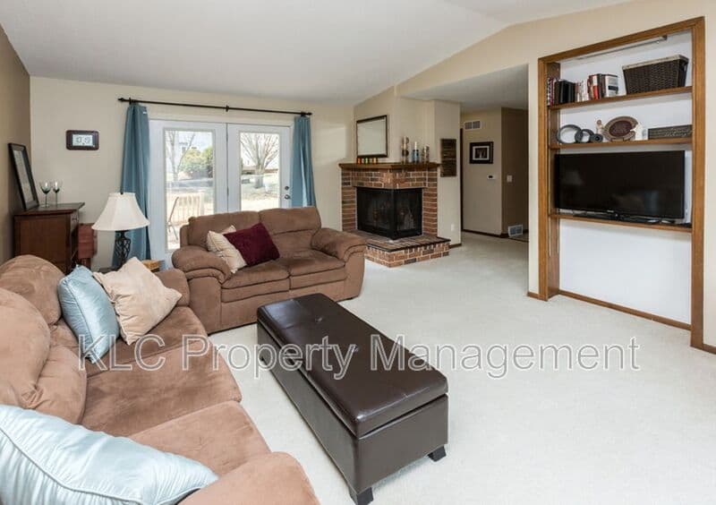 Urbandale House: 8302 Twana Drive