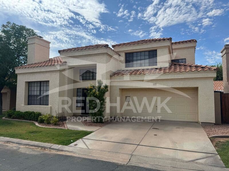 Tempe House: 25 W La Vieve Ln
