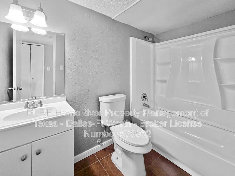 North Richland Hills House: 6905 Mid Cities Blvd
