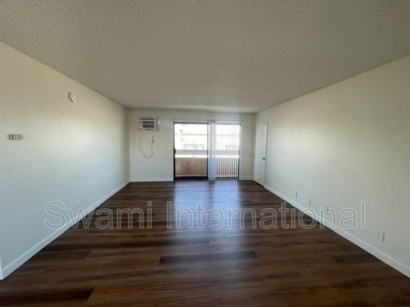 Inglewood Condo: 917 Enterprise Ave.