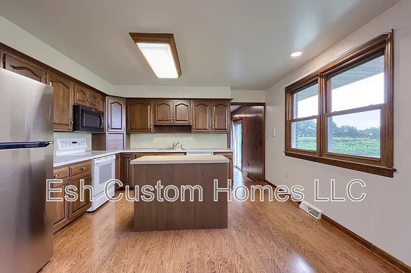 Lancaster House: 2208 Forry Road