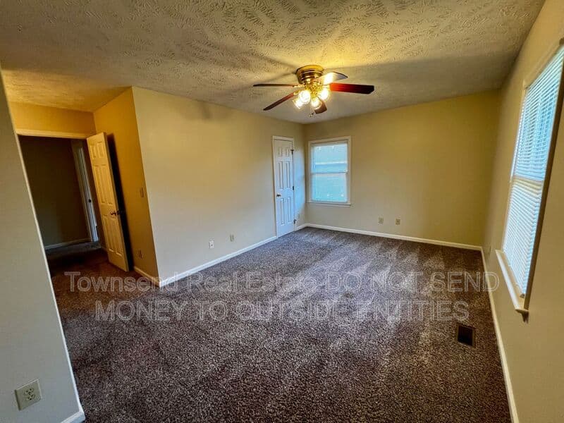 Fayetteville House: 1020-4 Ancestry Dr.