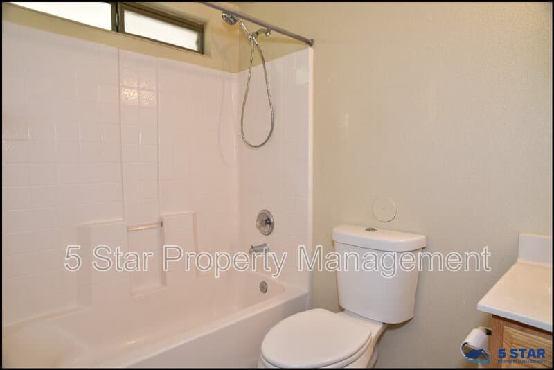 El Paso House: 14325 Island Point Drive