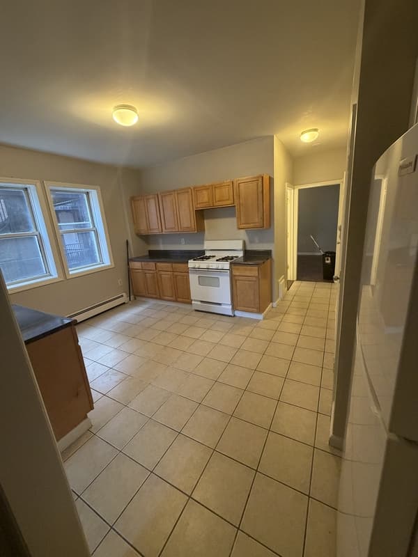 Hartford Condo: 270 Sigourney Street - 2S