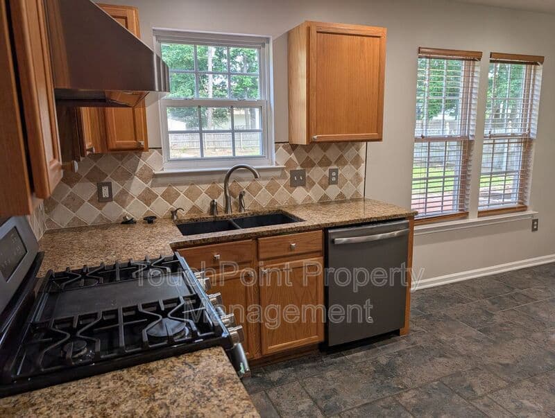Charlotte House: 9935 Redbud Tree CT