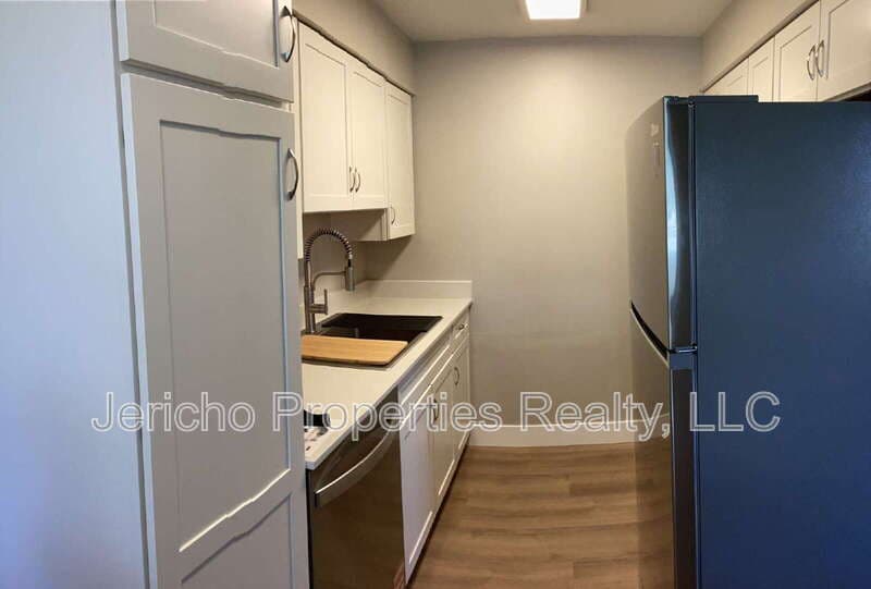 Lakewood Condo: 633 Oak Street