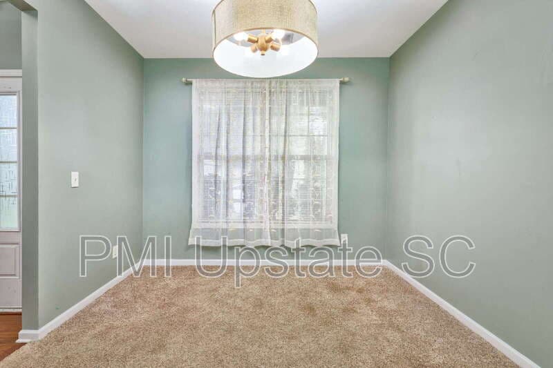 Simpsonville House: 218 Marefair Ln