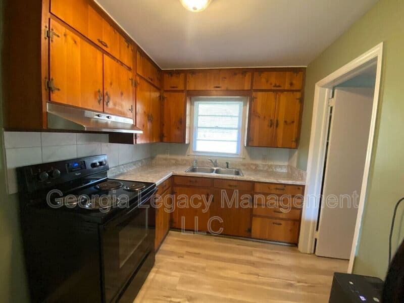 Nicholson House: 8362 Old US Highway 441