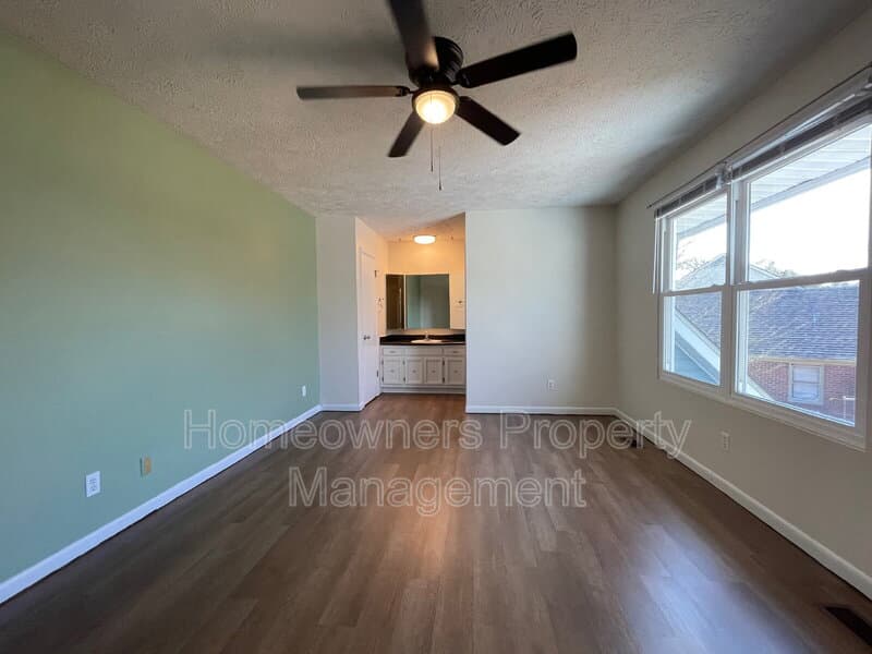 Fayetteville House: 6383 Hawfield Dr