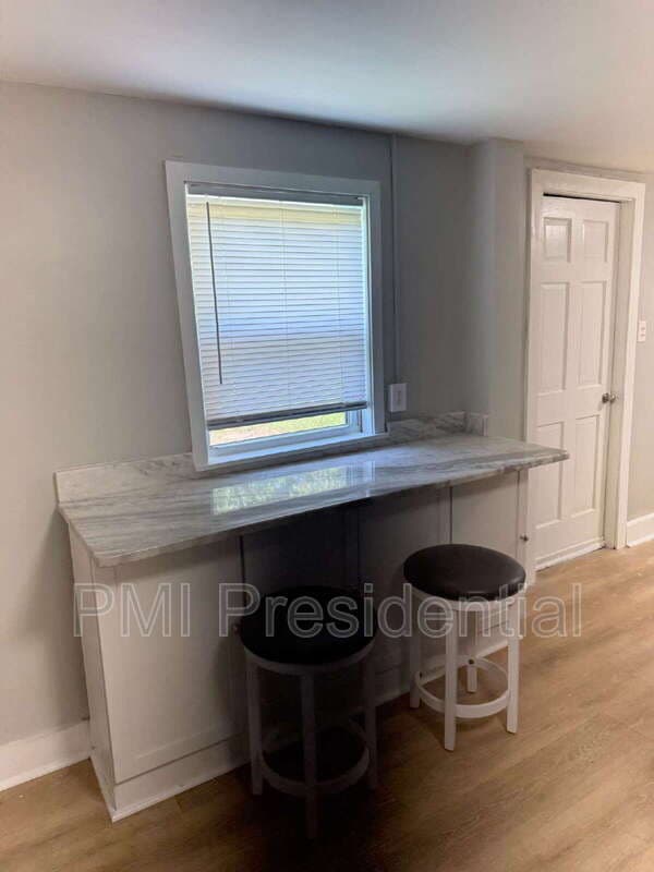 Richmond House: 826 Azalea Avenue