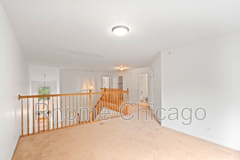 Hoffman Estates House: 6087 Halloran