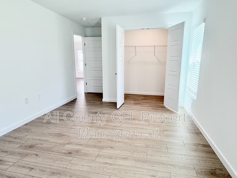 Lady Lake House: 219 Skyfield Court