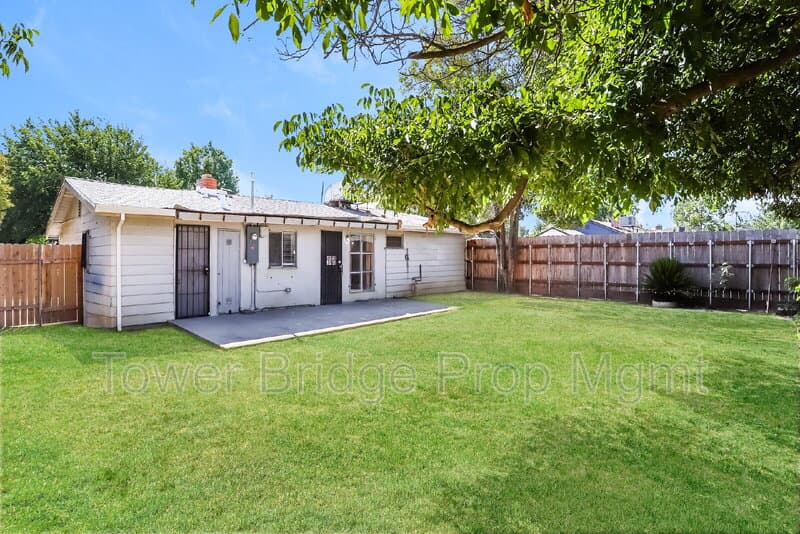 Sacramento House: 5936 41st Street