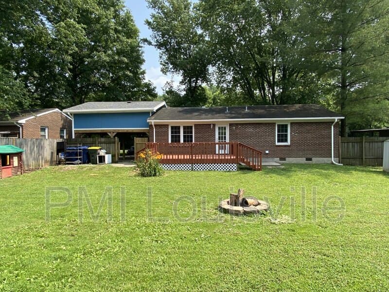 Crestwood House: 1015 W Moody Ln MK