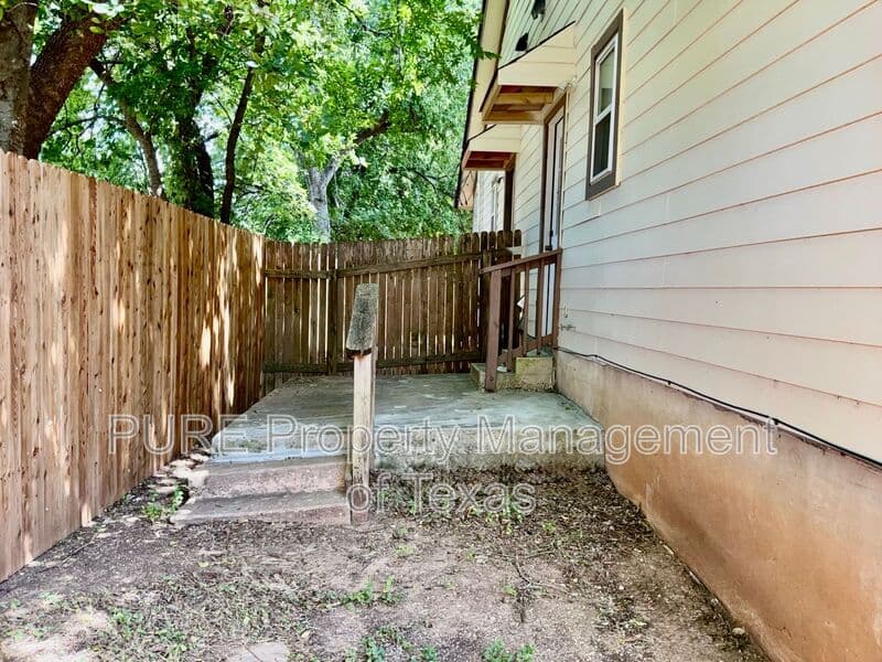 Round Rock Condo: 418 Parkhill Cv