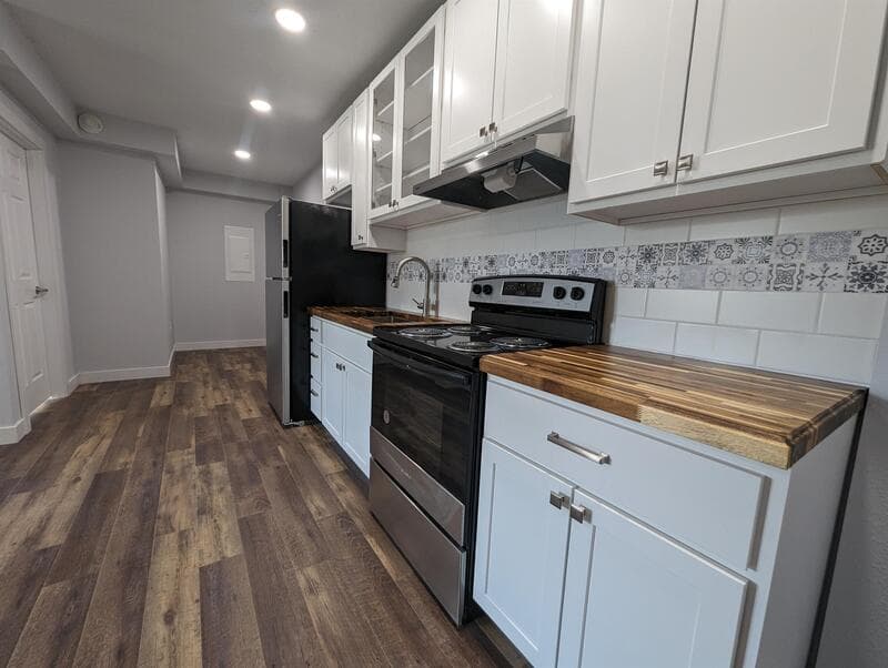 Pella Condo: 413 Jefferson Street - 14