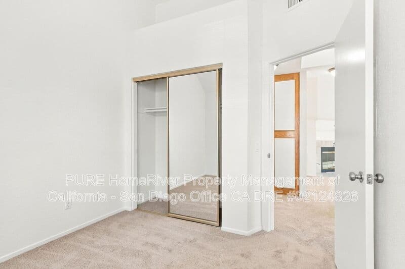 El Cajon House: 12090 Calle de Montana