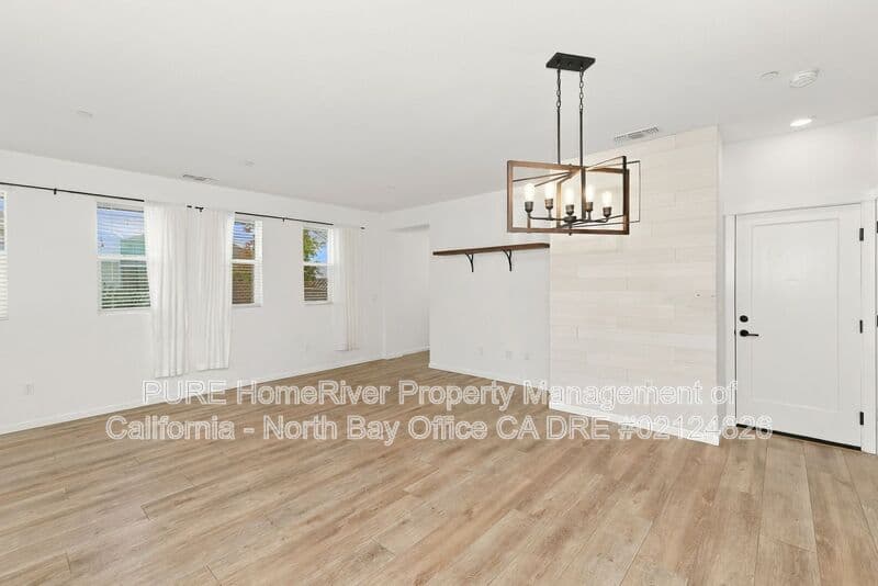 Santa Rosa Townhome: 511 Boyd St