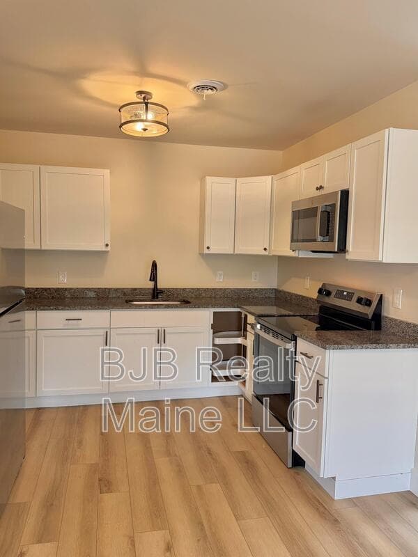 Portland Condo: 156 Woodford St.