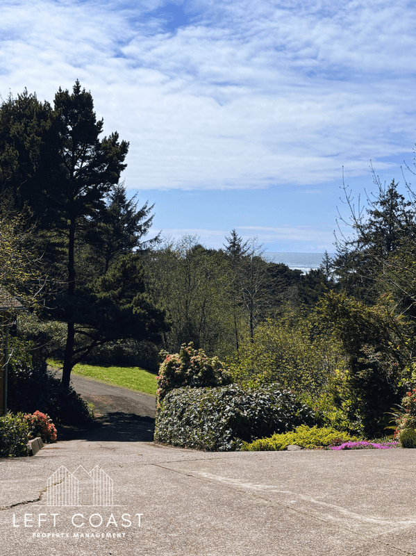Waldport House: 7205 Southwest Burl Drive