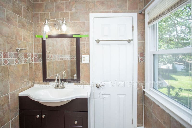 Cherry Hill House: 455 Chapel Ave E