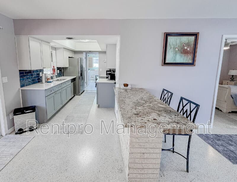 Englewood House: 2825 North Beach Road