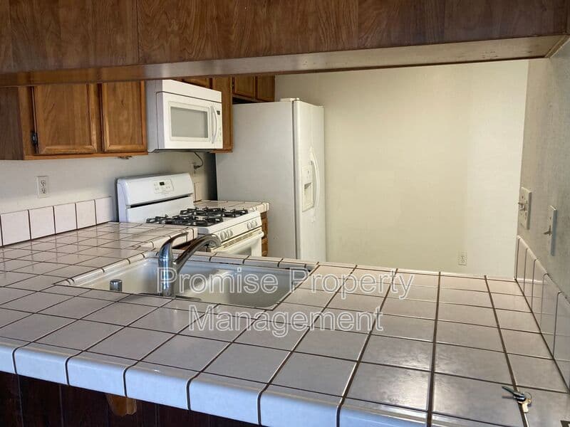 Oceanside House: 274 Riverview Way