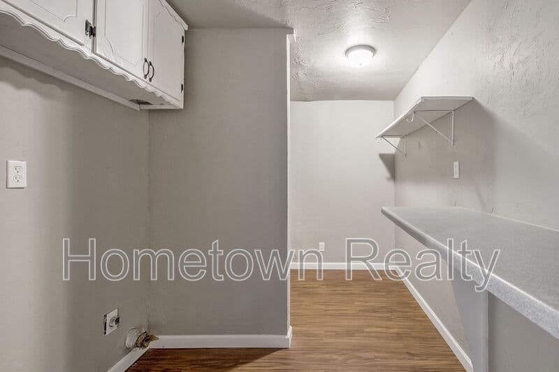 Edmond House: 208 W 5th Street