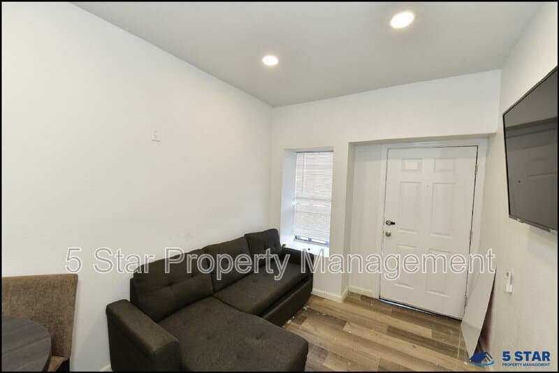 El Paso Condo: 6806 Alameda Ave