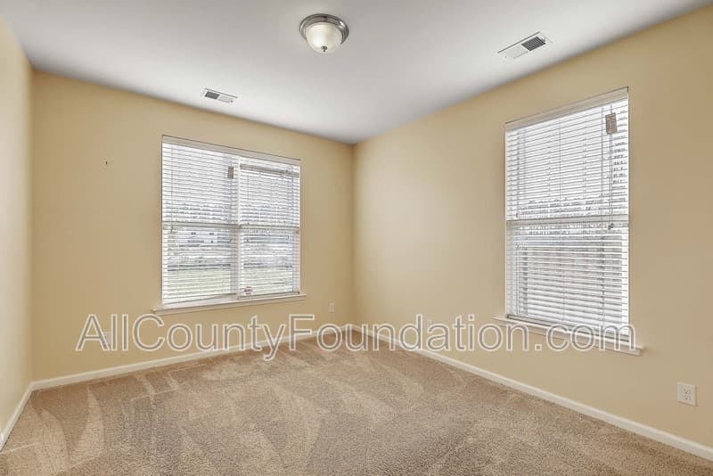 Summerville House: 431 Flat Rock Ln