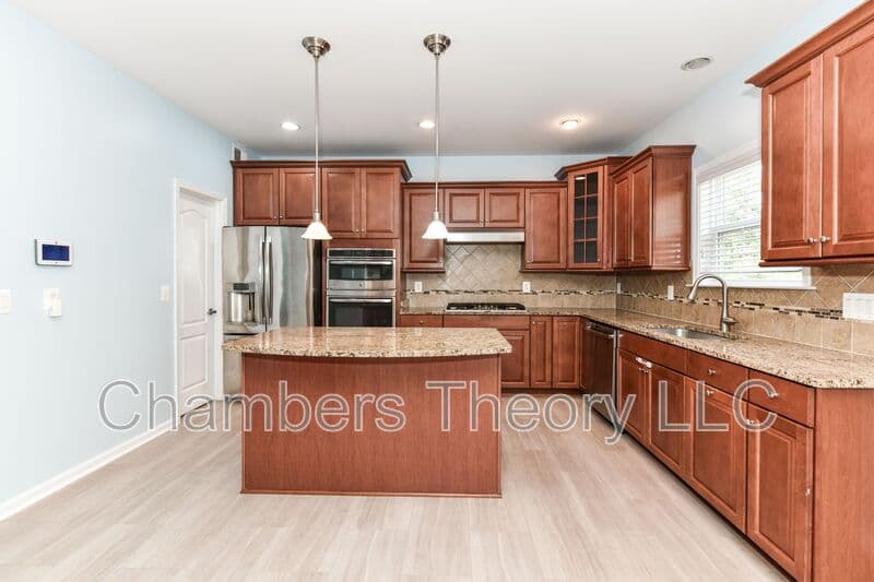 Ashburn House: 21026 Potomac Trail Cir