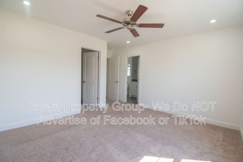 Raeford House: 157 Easy St
