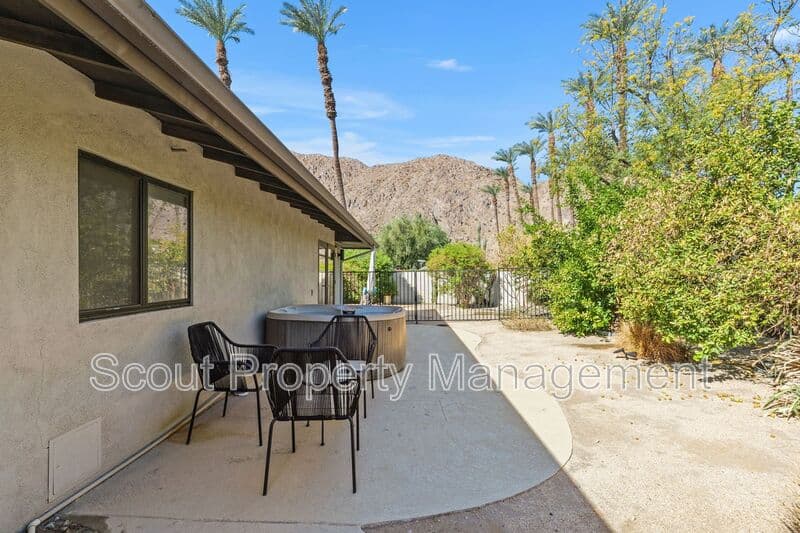 La Quinta House: 46560 Cameo Palms Drive