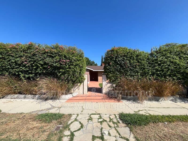 Granada Hills House: 16751 San Fernando Mission Blvd.