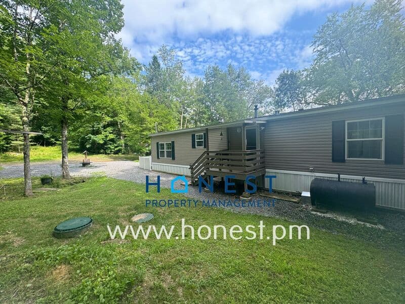 West Gardiner House: 107 Woodland Dr