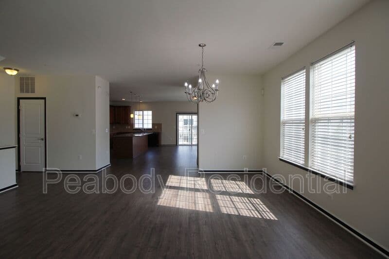 Woodbridge House: 14782 Mason Creek Cir