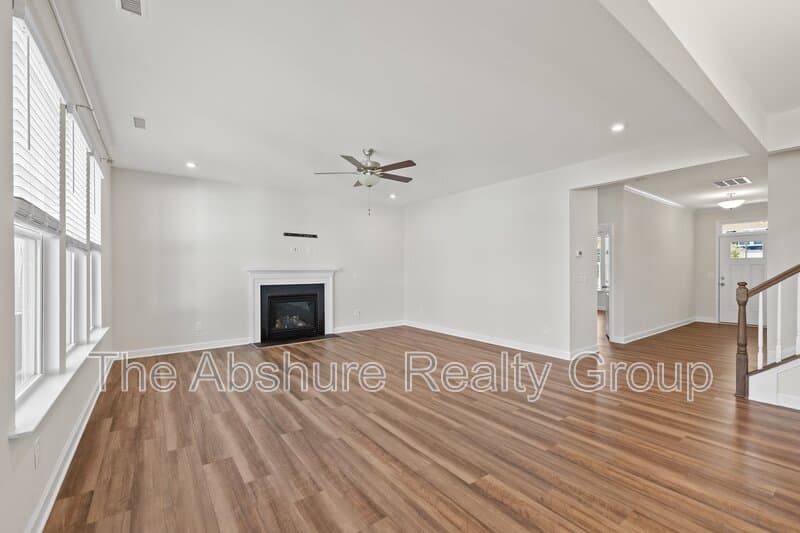 Fuquay-Varina House: 1511 Woodland Knoll Court