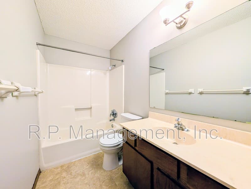 Columbia Heights Townhome: 305 Kathy Ln NE