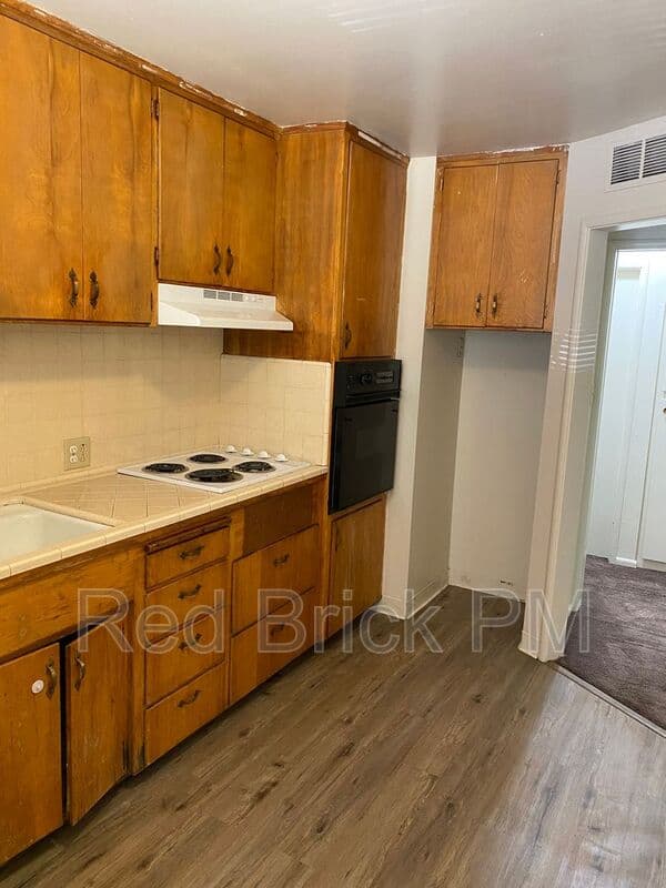 Merced House: 351 W. 21st Street
