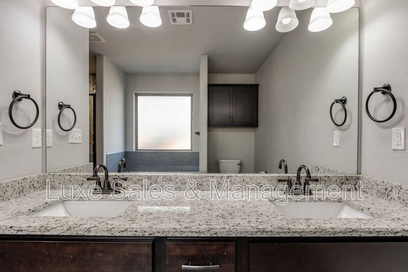 Edmond House: 6133 Oxnard St