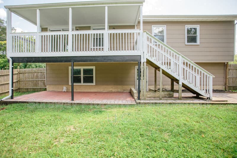 Cherry Hill House: 455 Chapel Ave E