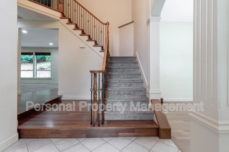 Washougal House: 4164 Forest View Drive