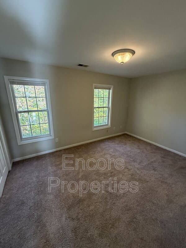 Raleigh House: 4727 Tanglewood Oaks St