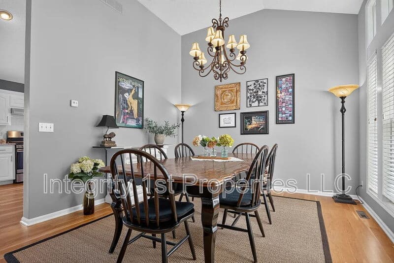 Olathe House: 16222 W 157th Ter