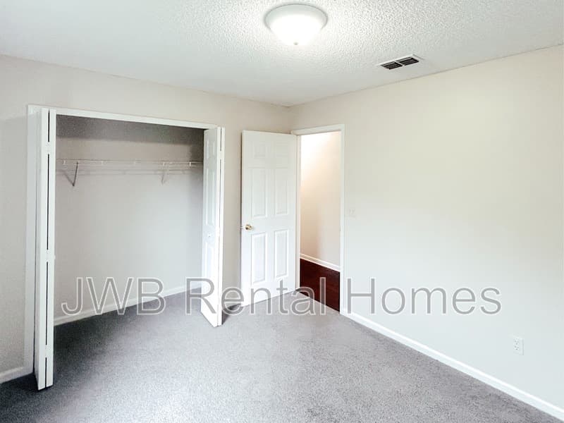 Orange Park House: 383 Turtle Dove Dr