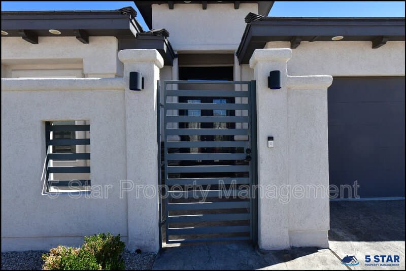 El Paso House: 2412 Tierra Lejana Pl