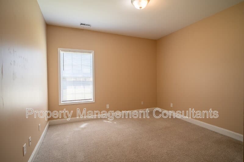 Madison House: 178 Sarah Jane Dr
